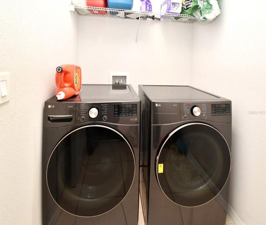 Activo con contrato: $2,800 (4 camas, 3 baños, 2231 Pies cuadrados)