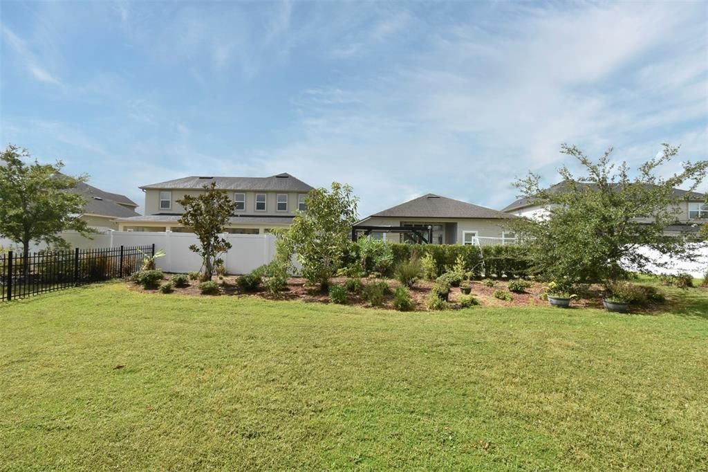 Activo con contrato: $2,800 (4 camas, 3 baños, 2231 Pies cuadrados)