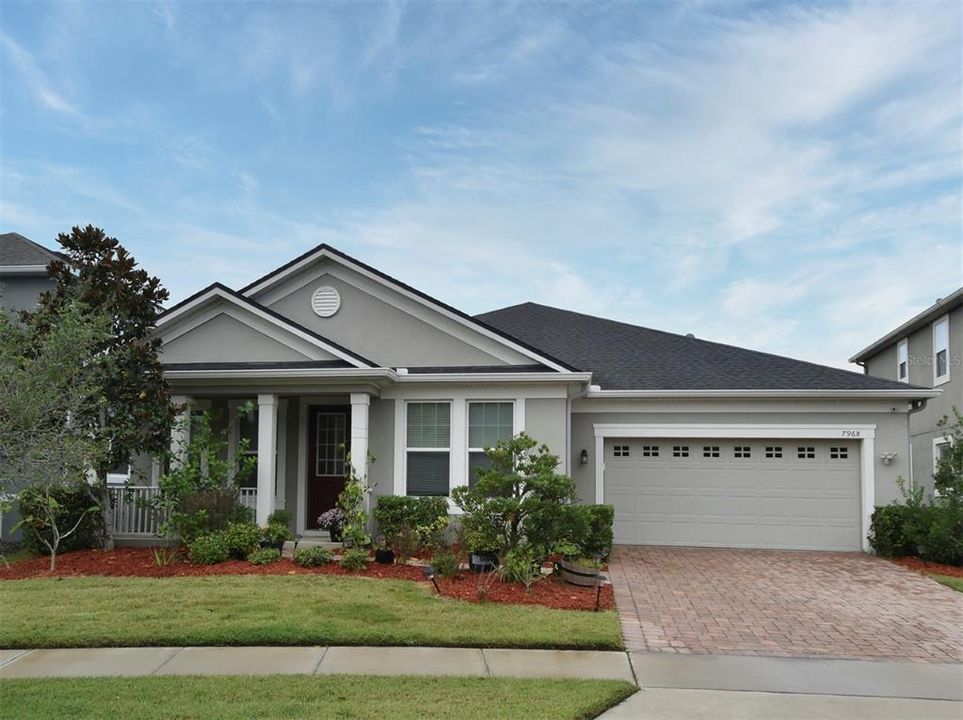 Activo con contrato: $2,800 (4 camas, 3 baños, 2231 Pies cuadrados)