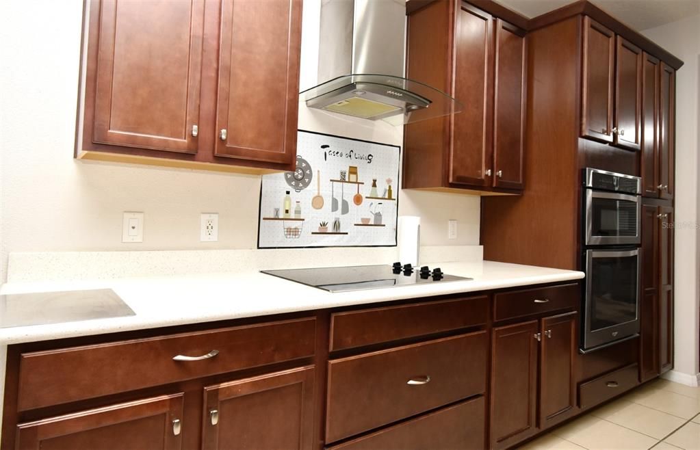 Activo con contrato: $2,800 (4 camas, 3 baños, 2231 Pies cuadrados)