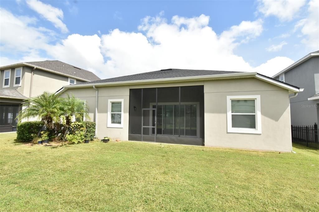 Activo con contrato: $2,800 (4 camas, 3 baños, 2231 Pies cuadrados)