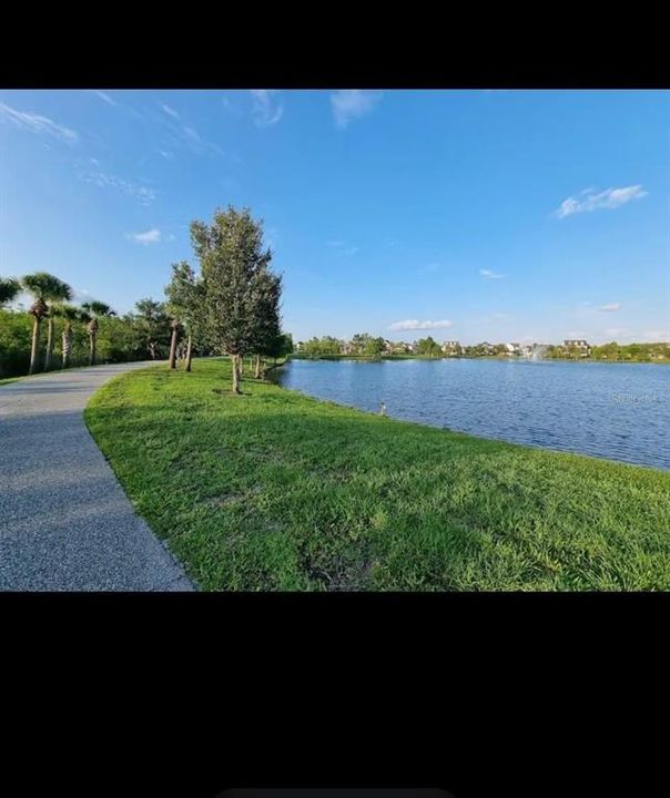 Activo con contrato: $2,800 (4 camas, 3 baños, 2231 Pies cuadrados)