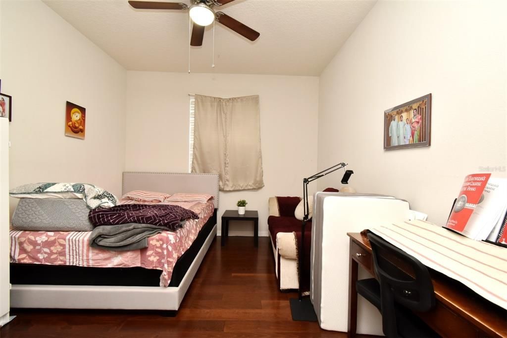 Activo con contrato: $2,800 (4 camas, 3 baños, 2231 Pies cuadrados)