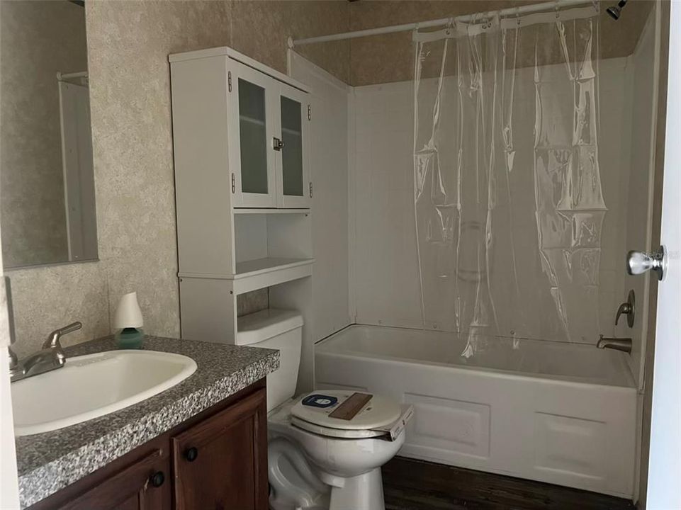 Active With Contract: $159,900 (3 beds, 2 baths, 1166 Square Feet)