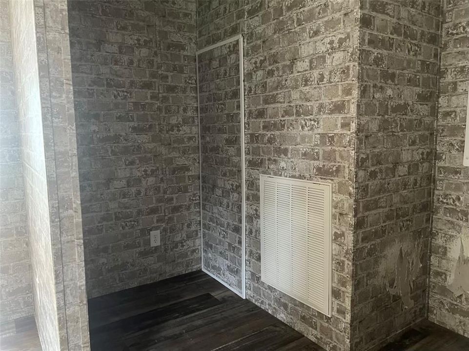 Active With Contract: $159,900 (3 beds, 2 baths, 1166 Square Feet)