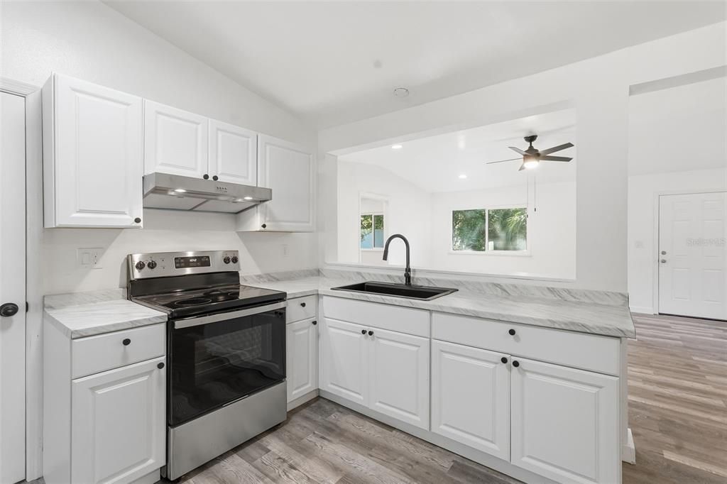 Active With Contract: $249,900 (3 beds, 2 baths, 1500 Square Feet)