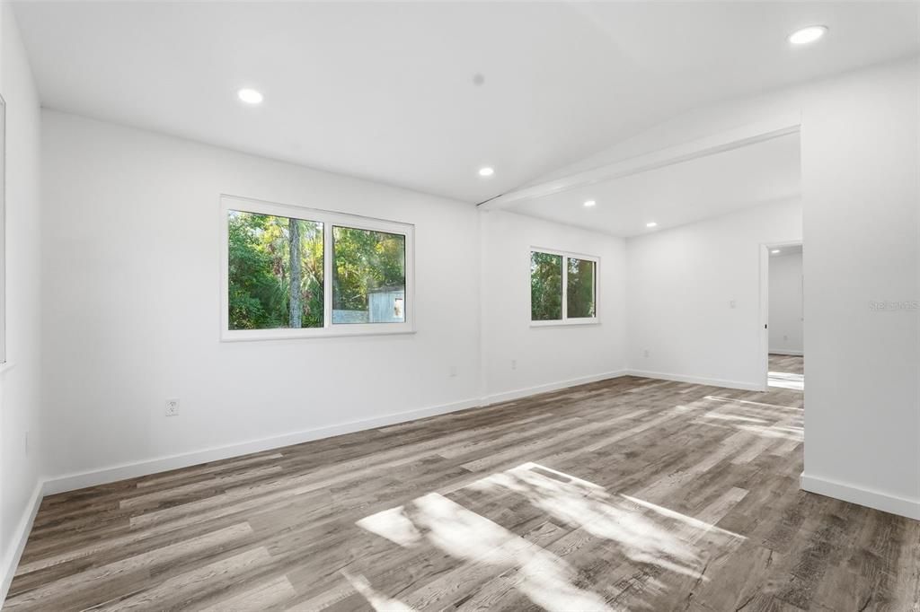 Active With Contract: $249,900 (3 beds, 2 baths, 1500 Square Feet)