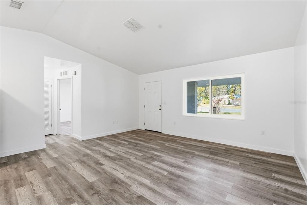 Active With Contract: $249,900 (3 beds, 2 baths, 1500 Square Feet)