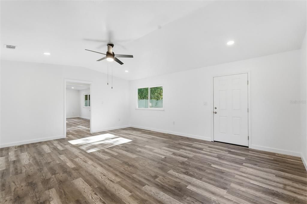 Active With Contract: $249,900 (3 beds, 2 baths, 1500 Square Feet)