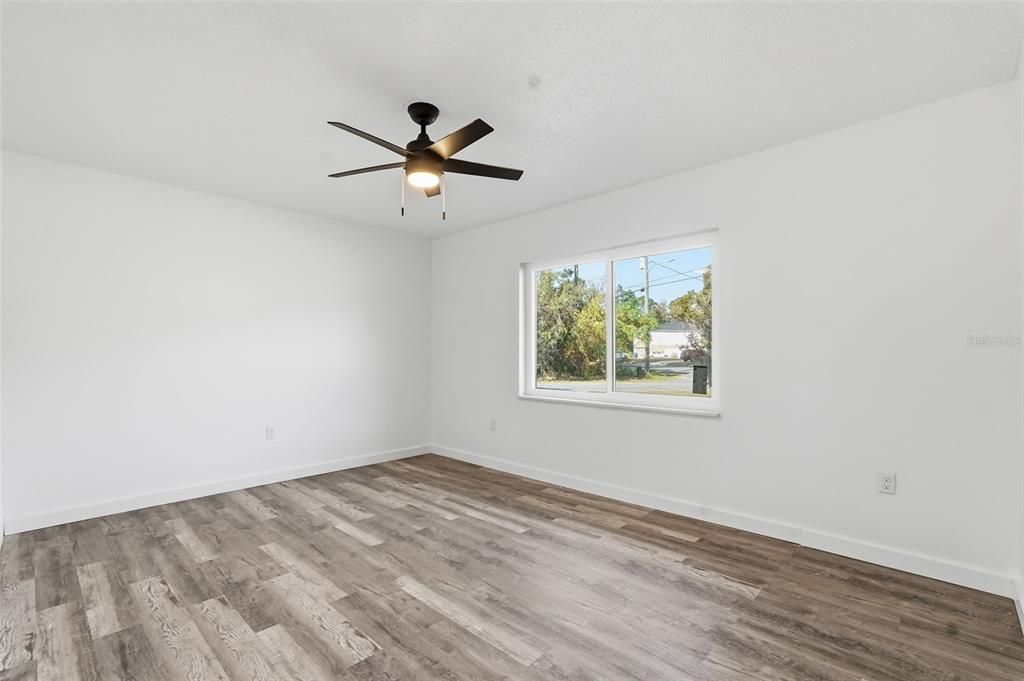 Active With Contract: $249,900 (3 beds, 2 baths, 1500 Square Feet)