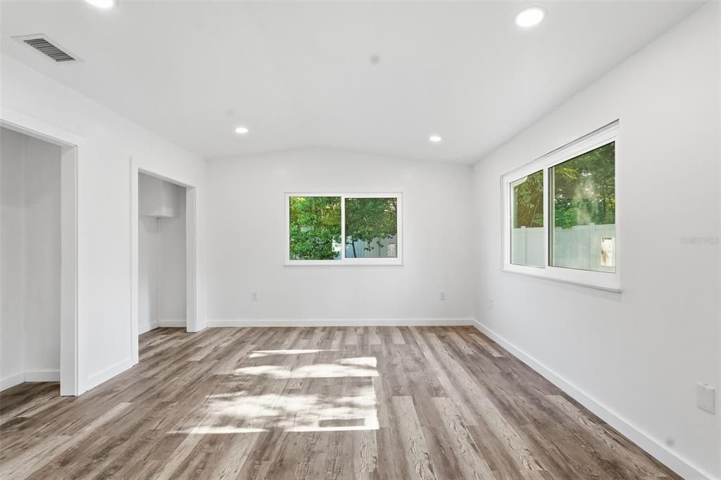 Active With Contract: $249,900 (3 beds, 2 baths, 1500 Square Feet)