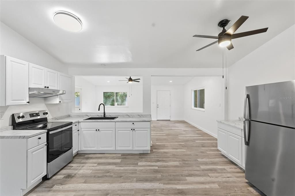 Active With Contract: $249,900 (3 beds, 2 baths, 1500 Square Feet)