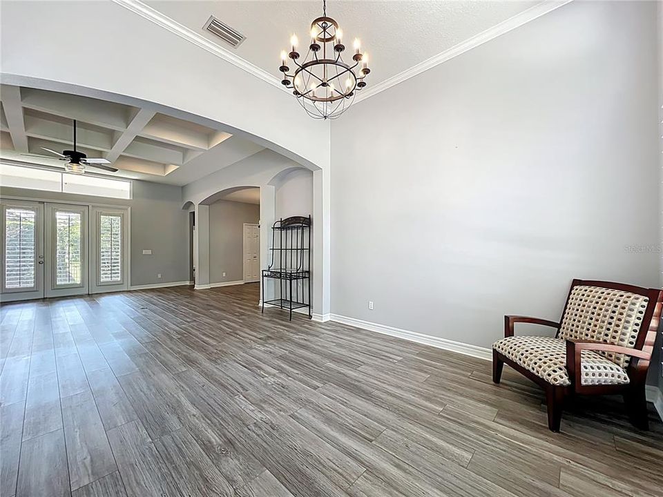 Под контрактом: $725,000 (3 спален, 3 ванн, 2308 Квадратных фут)