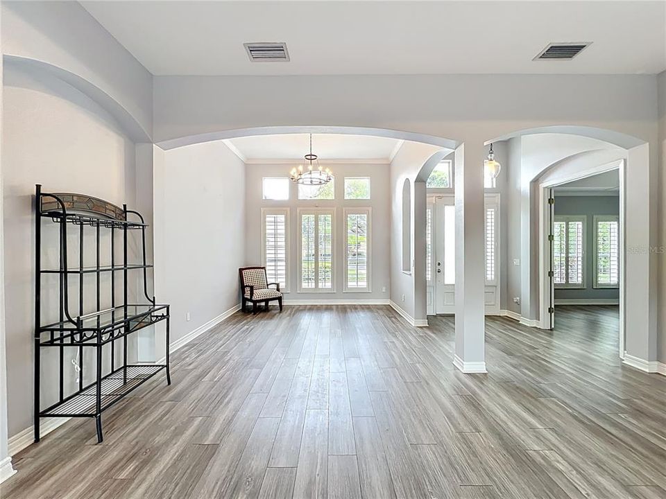 Под контрактом: $725,000 (3 спален, 3 ванн, 2308 Квадратных фут)