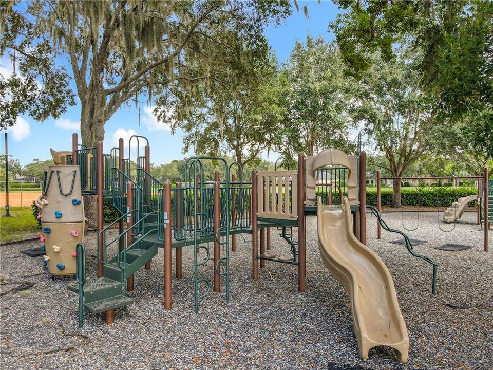 Под контрактом: $725,000 (3 спален, 3 ванн, 2308 Квадратных фут)