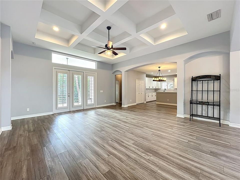 Под контрактом: $725,000 (3 спален, 3 ванн, 2308 Квадратных фут)