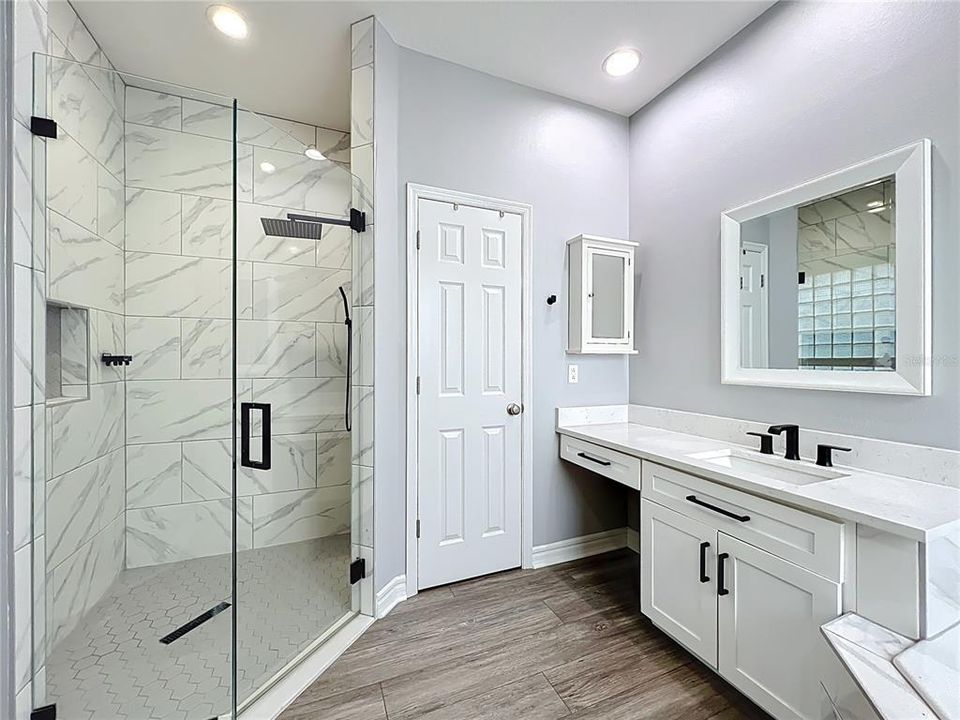 Под контрактом: $725,000 (3 спален, 3 ванн, 2308 Квадратных фут)