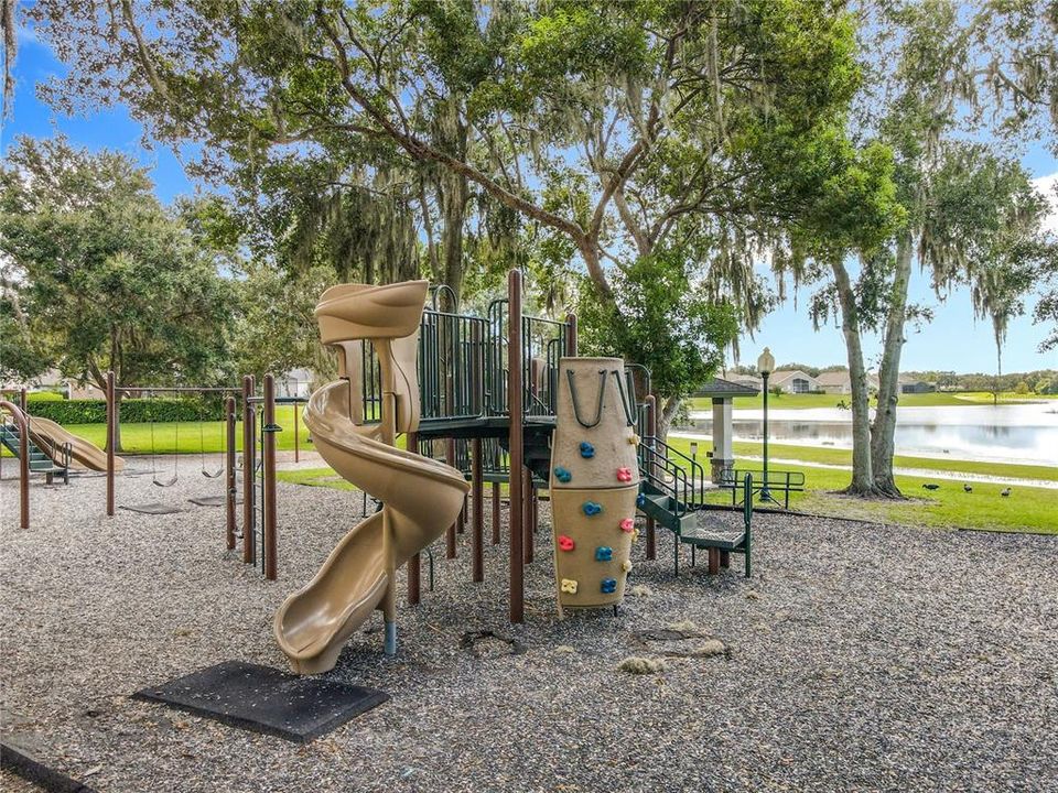 Под контрактом: $725,000 (3 спален, 3 ванн, 2308 Квадратных фут)