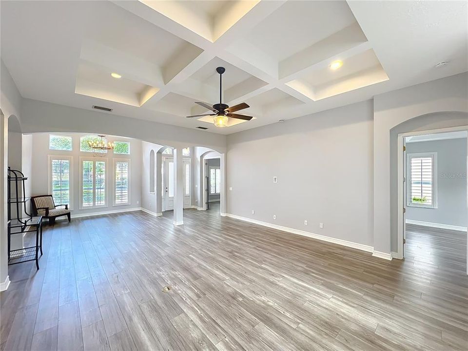 Под контрактом: $725,000 (3 спален, 3 ванн, 2308 Квадратных фут)