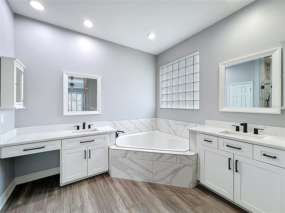 Под контрактом: $725,000 (3 спален, 3 ванн, 2308 Квадратных фут)