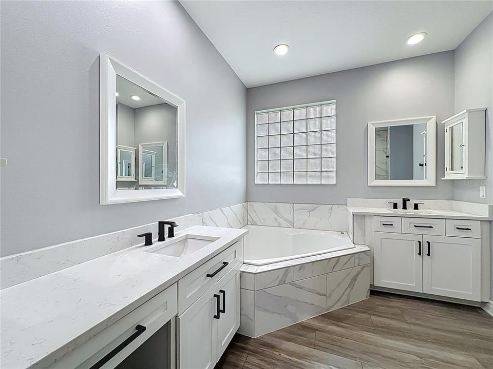 Под контрактом: $725,000 (3 спален, 3 ванн, 2308 Квадратных фут)