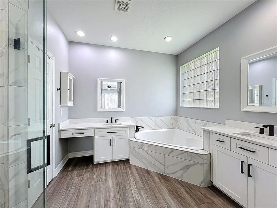 Под контрактом: $725,000 (3 спален, 3 ванн, 2308 Квадратных фут)