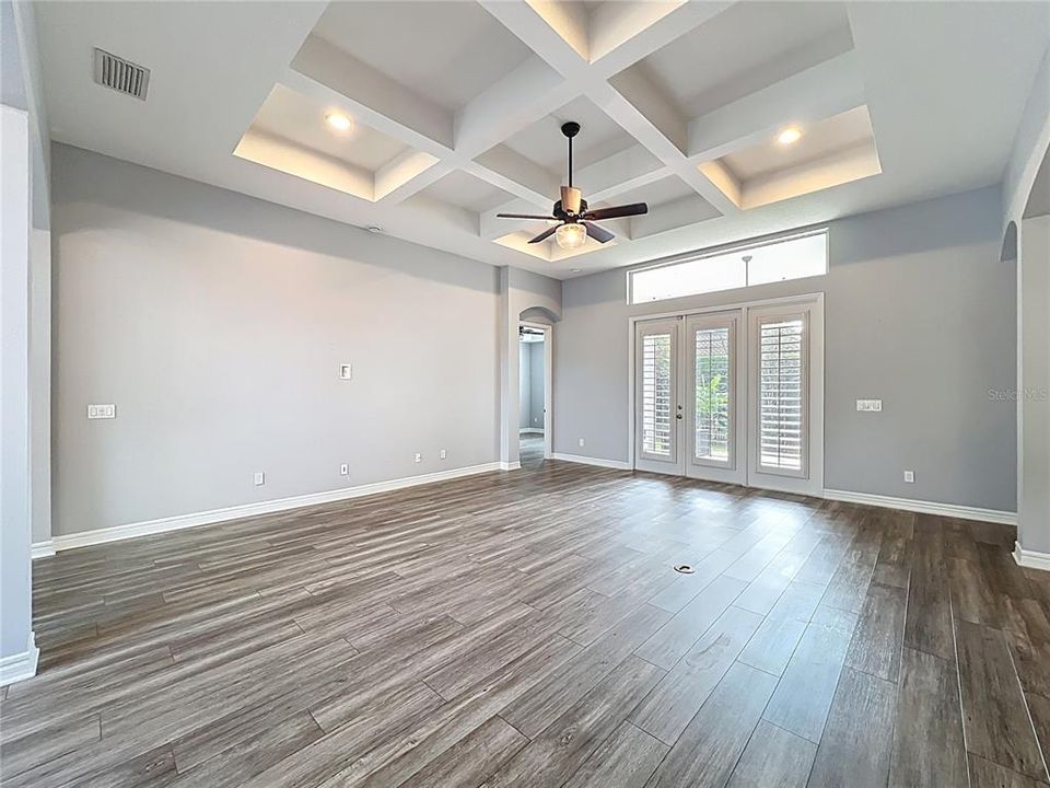 Под контрактом: $725,000 (3 спален, 3 ванн, 2308 Квадратных фут)