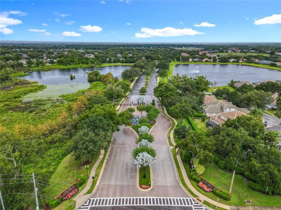 Под контрактом: $725,000 (3 спален, 3 ванн, 2308 Квадратных фут)