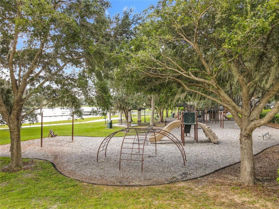 Под контрактом: $725,000 (3 спален, 3 ванн, 2308 Квадратных фут)