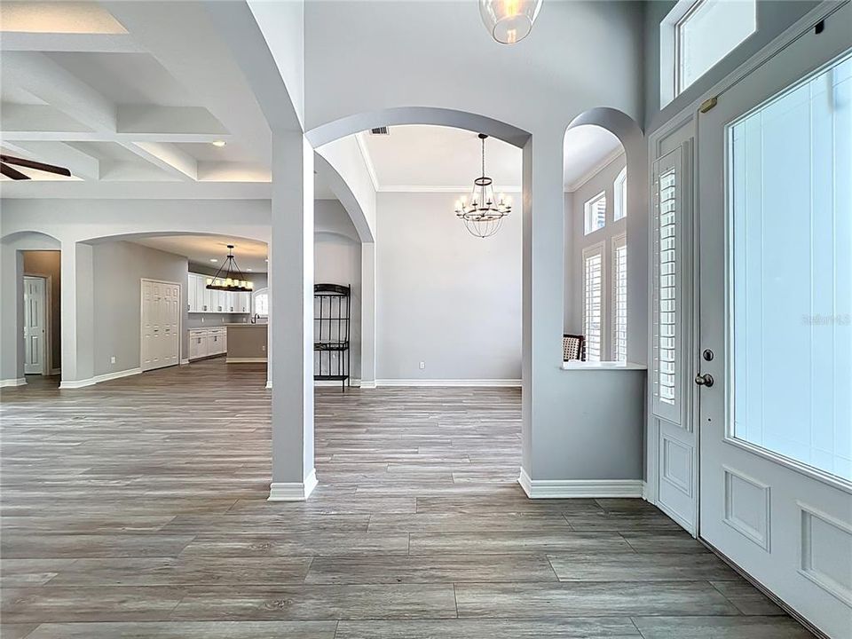 Под контрактом: $725,000 (3 спален, 3 ванн, 2308 Квадратных фут)