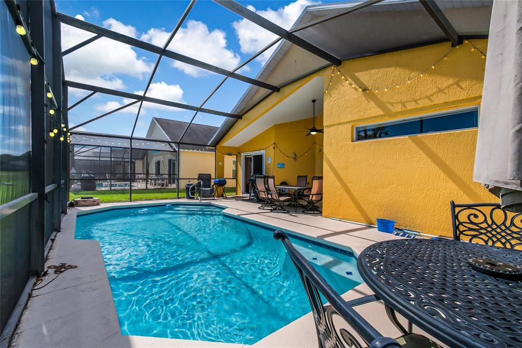 For Sale: $385,000 (4 beds, 2 baths, 1562 Square Feet)