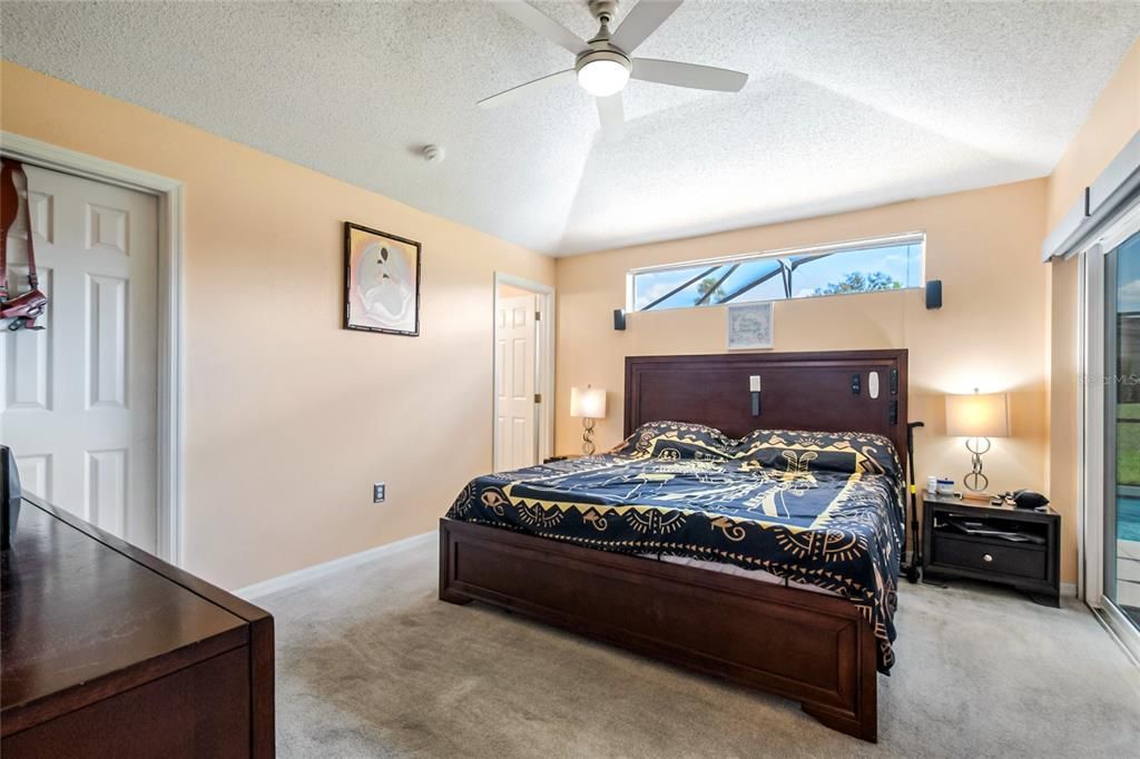 For Sale: $385,000 (4 beds, 2 baths, 1562 Square Feet)