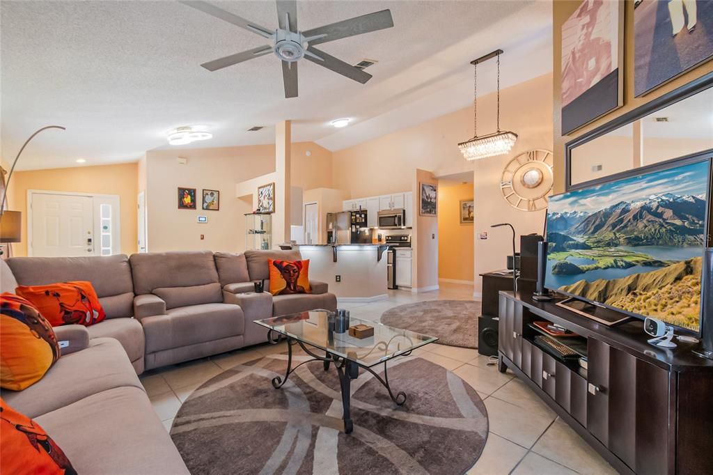 For Sale: $385,000 (4 beds, 2 baths, 1562 Square Feet)