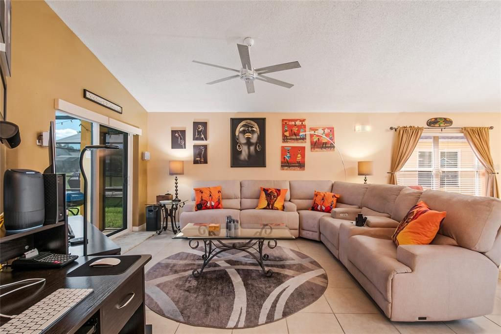 For Sale: $385,000 (4 beds, 2 baths, 1562 Square Feet)