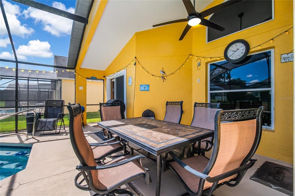 For Sale: $385,000 (4 beds, 2 baths, 1562 Square Feet)