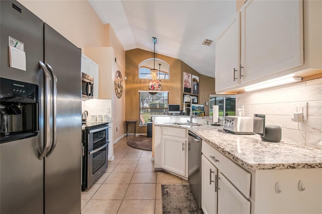 For Sale: $385,000 (4 beds, 2 baths, 1562 Square Feet)