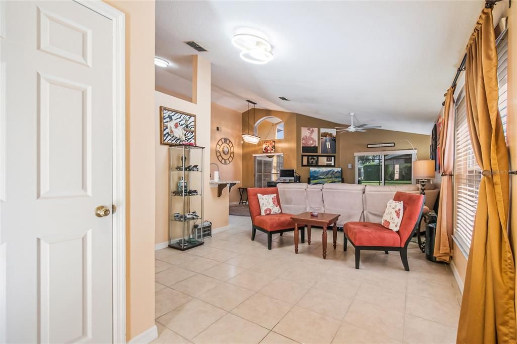 For Sale: $385,000 (4 beds, 2 baths, 1562 Square Feet)