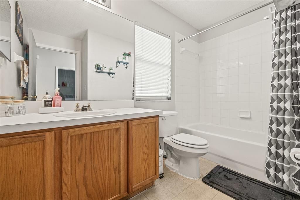 На продажу: $299,990 (3 спален, 2 ванн, 1293 Квадратных фут)