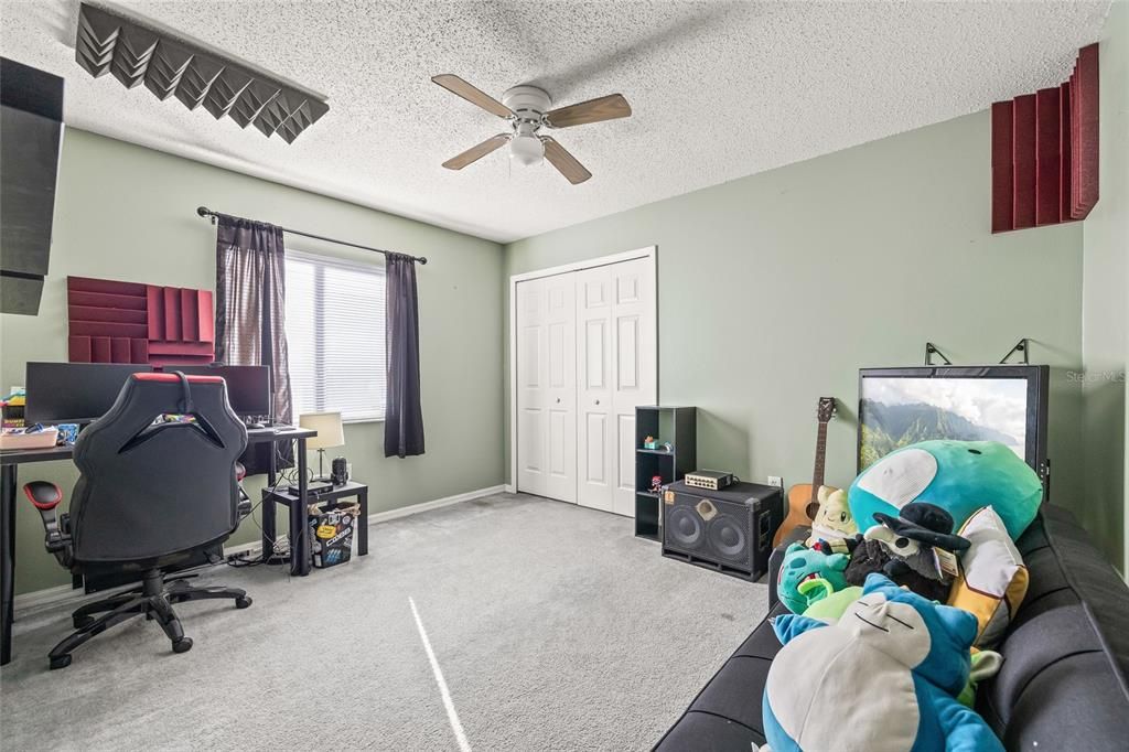 На продажу: $299,990 (3 спален, 2 ванн, 1293 Квадратных фут)