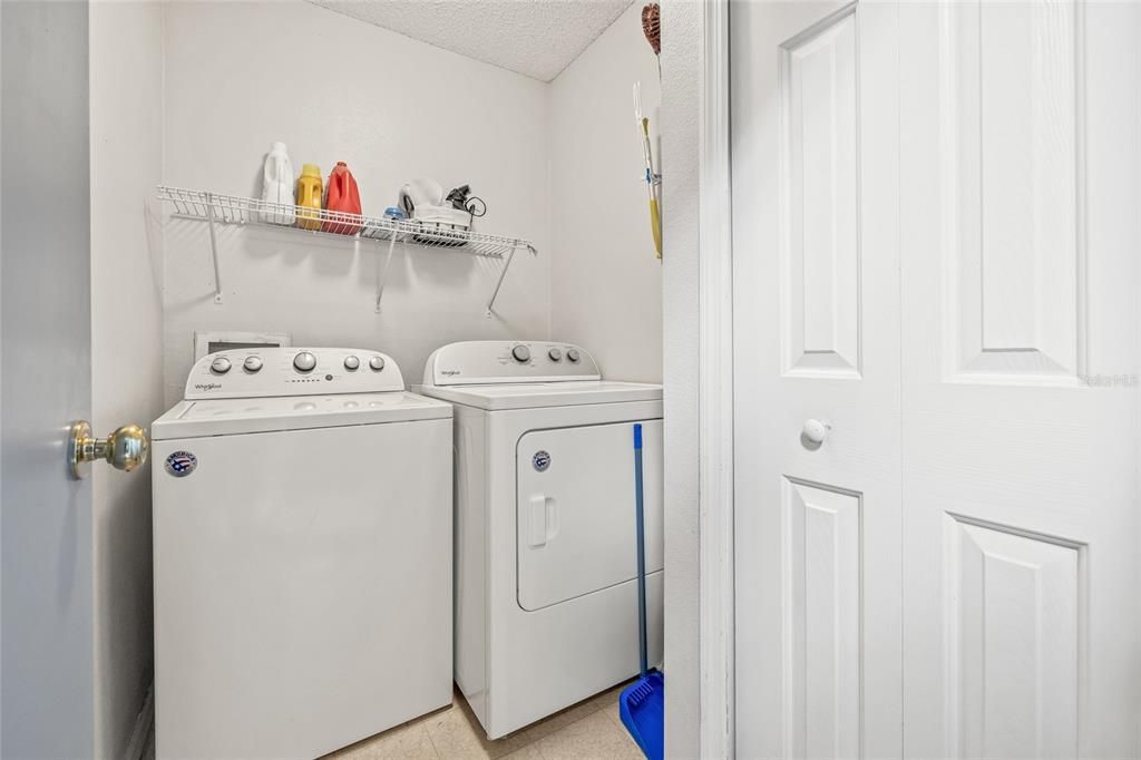 На продажу: $299,990 (3 спален, 2 ванн, 1293 Квадратных фут)