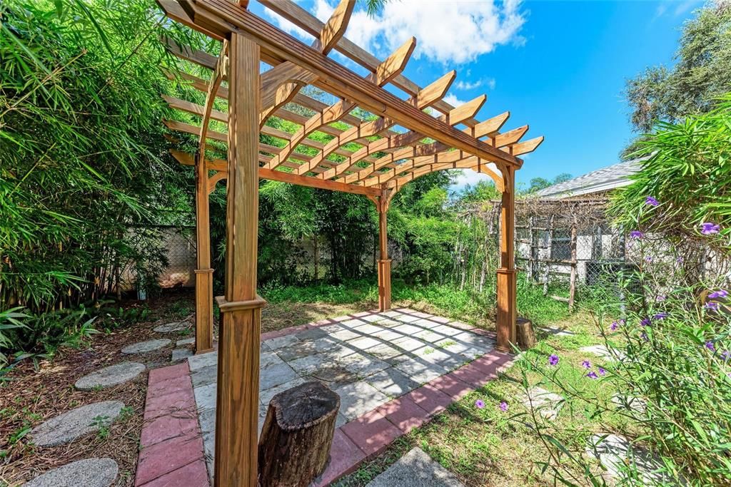 En Venta: $300,000 (3 camas, 1 baños, 1000 Pies cuadrados)