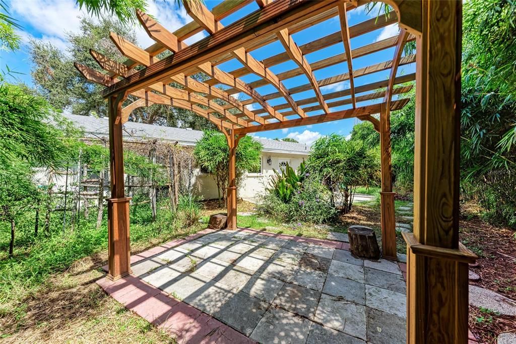 En Venta: $300,000 (3 camas, 1 baños, 1000 Pies cuadrados)