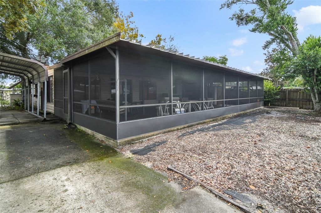 For Sale: $215,000 (3 beds, 2 baths, 1017 Square Feet)