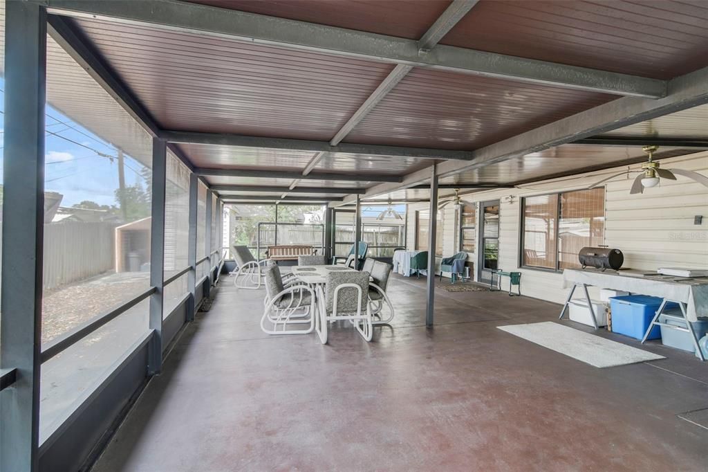 For Sale: $215,000 (3 beds, 2 baths, 1017 Square Feet)