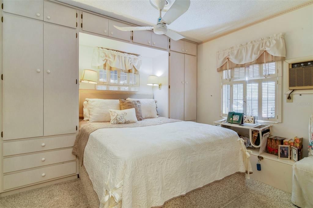 For Sale: $215,000 (3 beds, 2 baths, 1017 Square Feet)