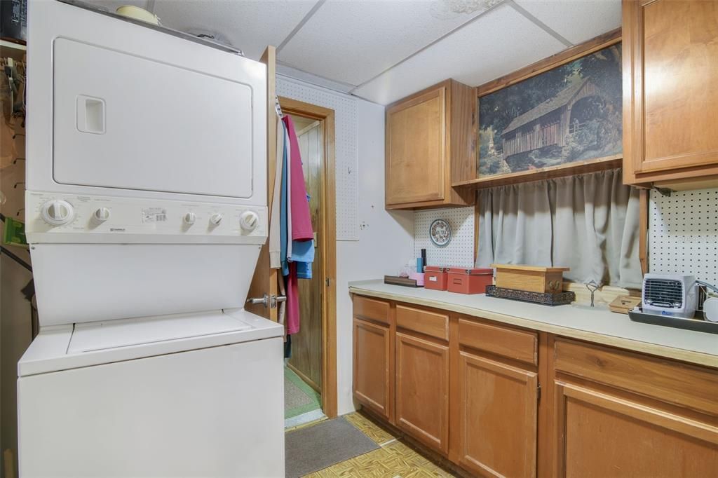 For Sale: $215,000 (3 beds, 2 baths, 1017 Square Feet)