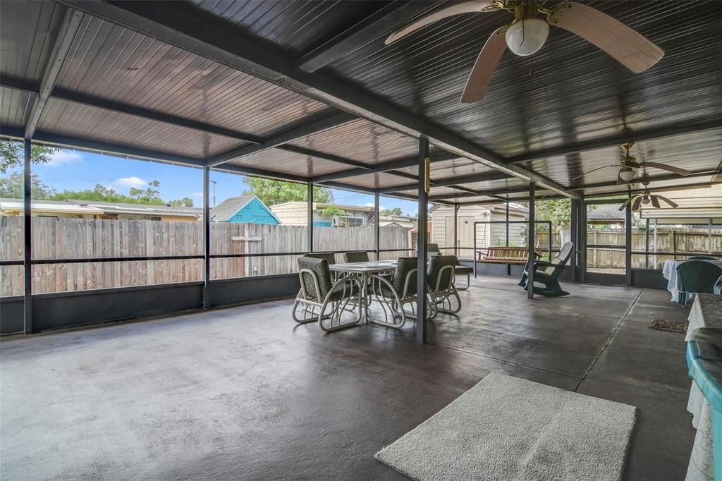 For Sale: $215,000 (3 beds, 2 baths, 1017 Square Feet)