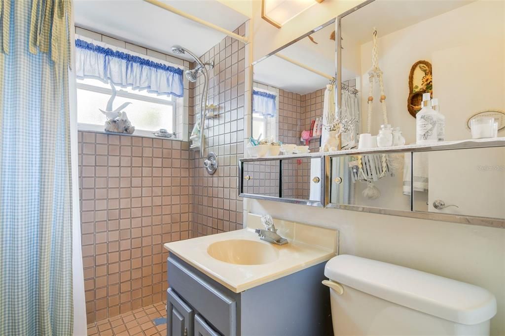 For Sale: $215,000 (3 beds, 2 baths, 1017 Square Feet)