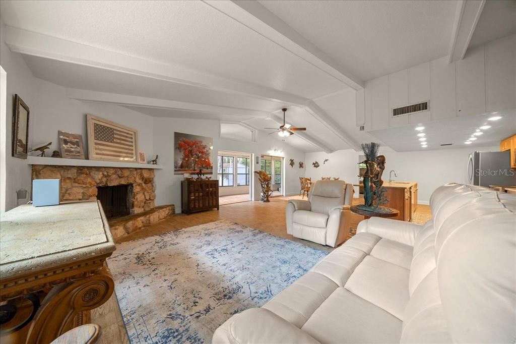 For Sale: $750,000 (3 beds, 2 baths, 1848 Square Feet)