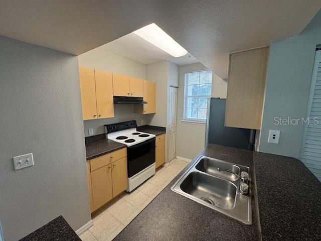 出租: $1,450 (1 贝兹, 1 浴室, 792 平方英尺)